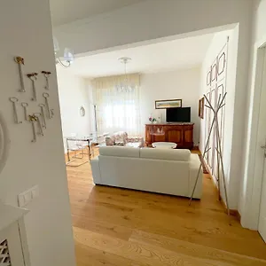 Big With Free Parking Firenze